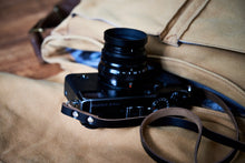 Load image into Gallery viewer, Linnhie Classic Leather Neck Strap
