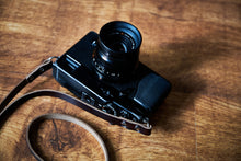 Load image into Gallery viewer, Linnhie Classic Leather Neck Strap
