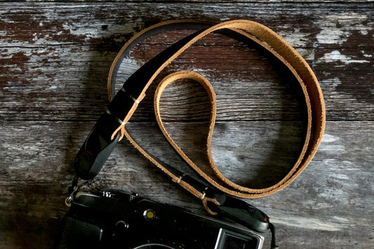 Brown Horween Chromexcel quick release anchor strap with Peak Design AL-4 links