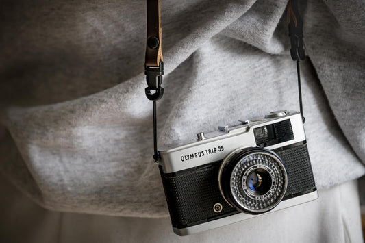 Photographer wearing a 595strapco leather camera neck strap in cross-body carry style