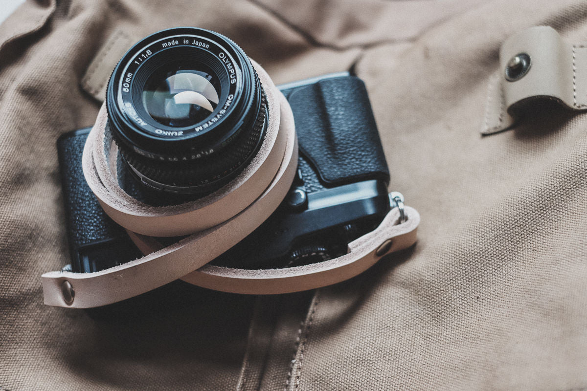Premium veg tan leather short camera strap for mirrorless and compact cameras handmade UK