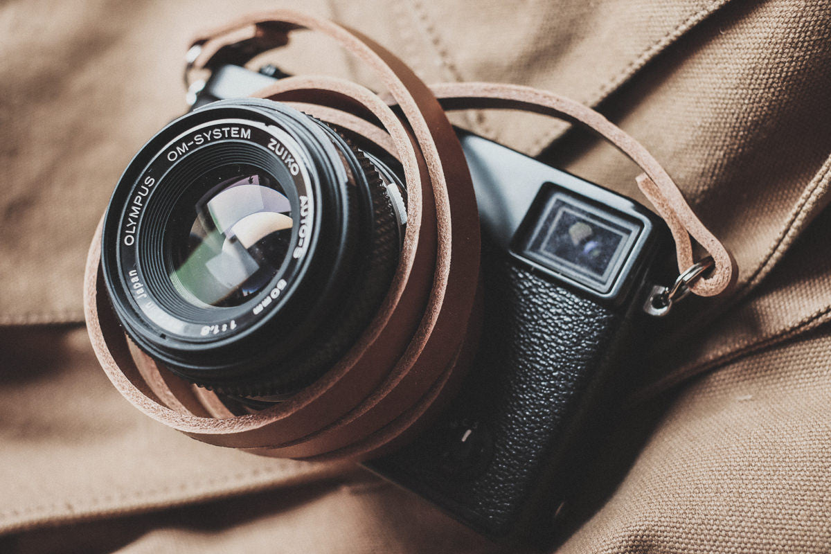 Close-up of nickel plate fittings and split ring on short leather camera strap
