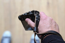 Load image into Gallery viewer, ROMA Leather Wrist Strap