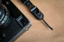 Load image into Gallery viewer, Black Horween Chromexcel leather wrist strap with Peak Design anchor links