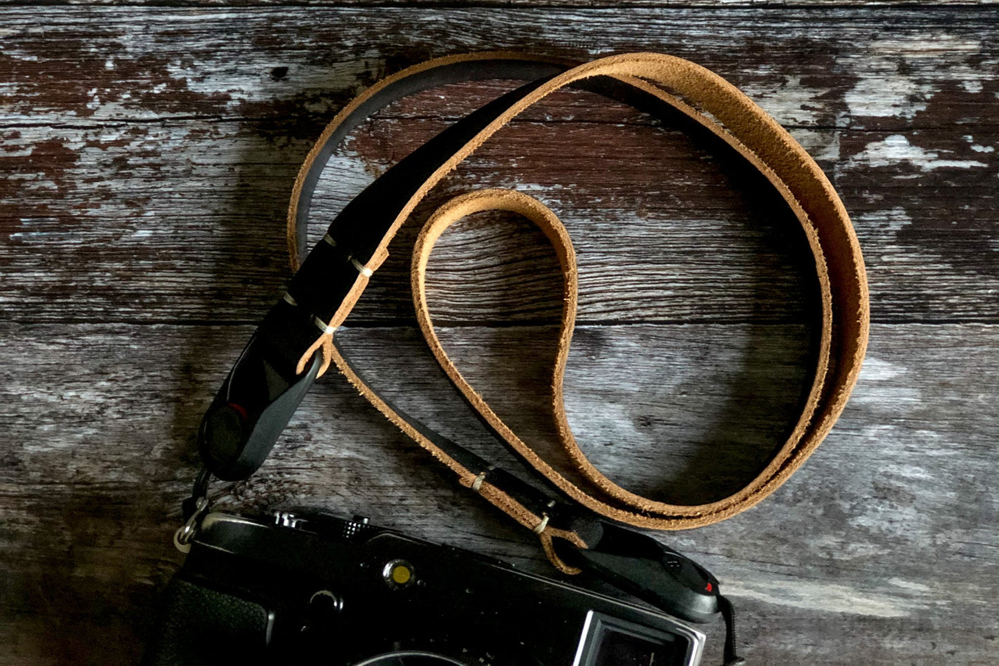 Brown Horween Chromexcel quick release anchor strap with Peak Design AL-4 links