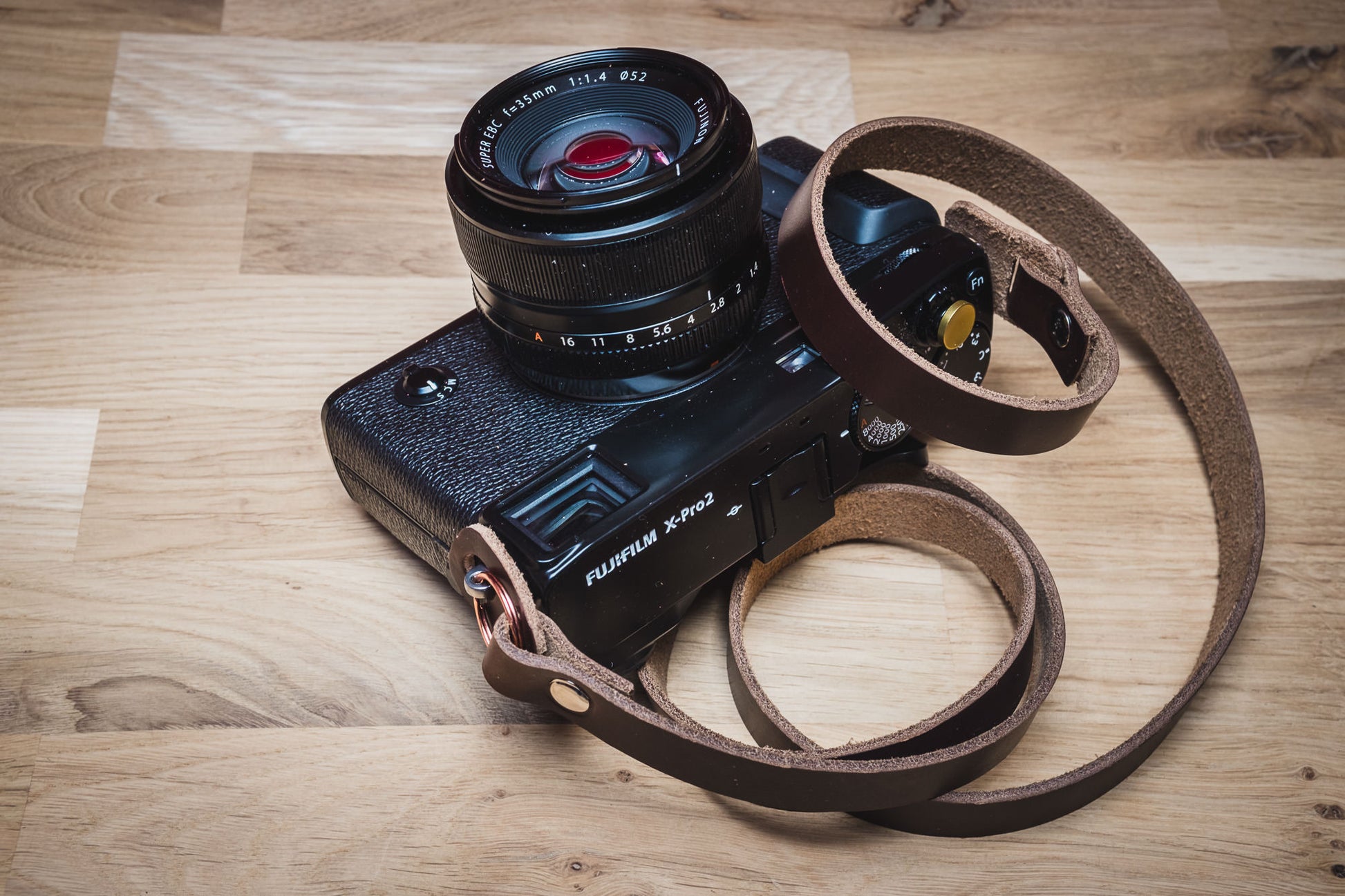 Premium soft supple Horween Chromexcel leather grain detail on VANTAGE camera strap