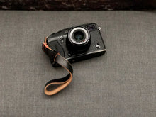 Load image into Gallery viewer, ROMA Leather Wrist Strap